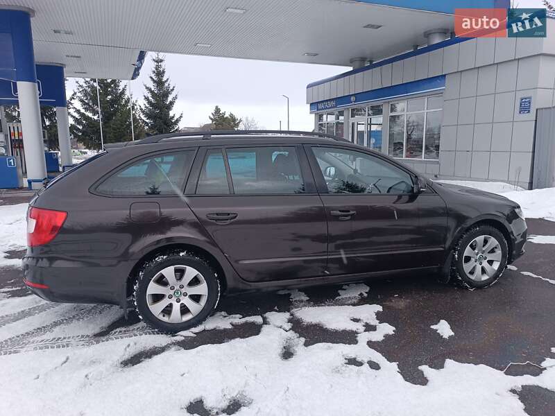 Універсал Skoda Superb 2012 в Черняхові