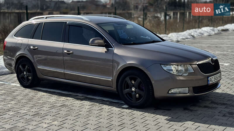 Універсал Skoda Superb 2010 в Луцьку