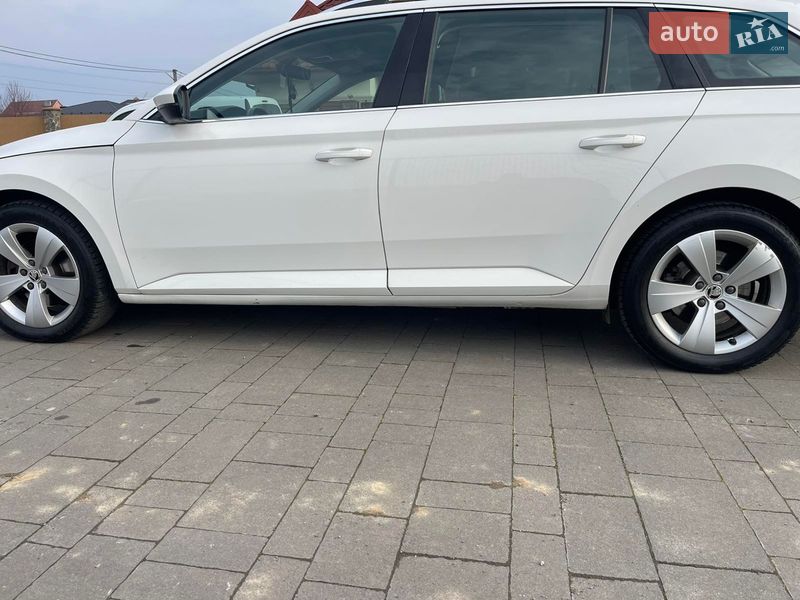 Універсал Skoda Superb 2016 в Ужгороді