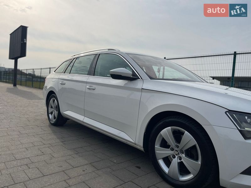 Універсал Skoda Superb 2016 в Ужгороді