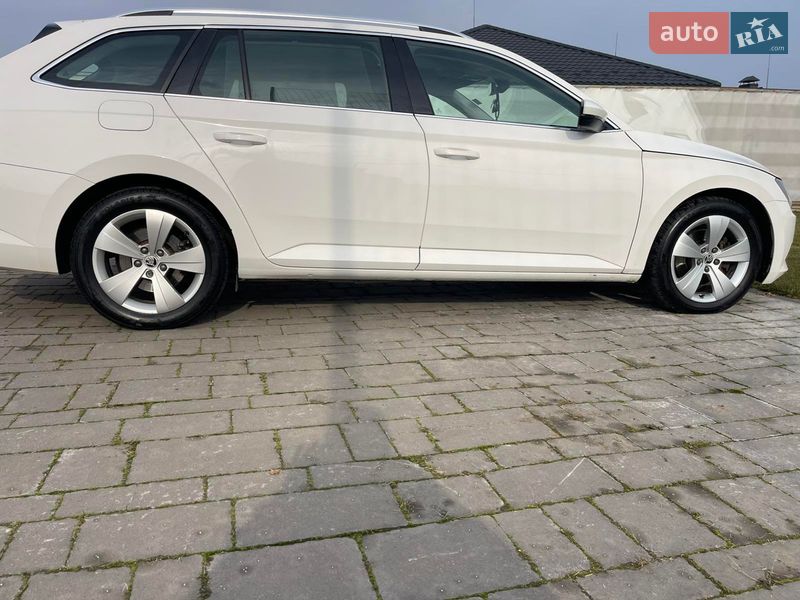 Універсал Skoda Superb 2016 в Ужгороді