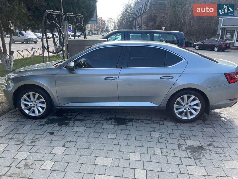 Лифтбек Skoda Superb 2017 в Ужгороде