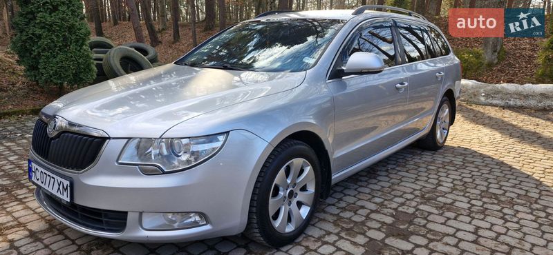 Універсал Skoda Superb 2011 в Дрогобичі