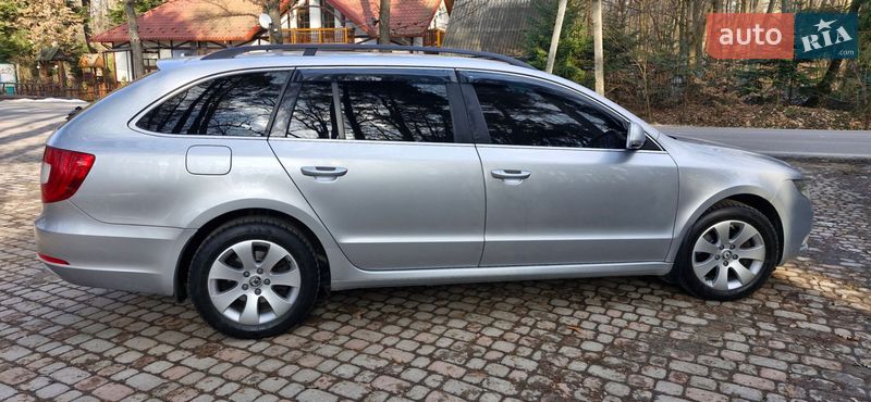 Універсал Skoda Superb 2011 в Дрогобичі