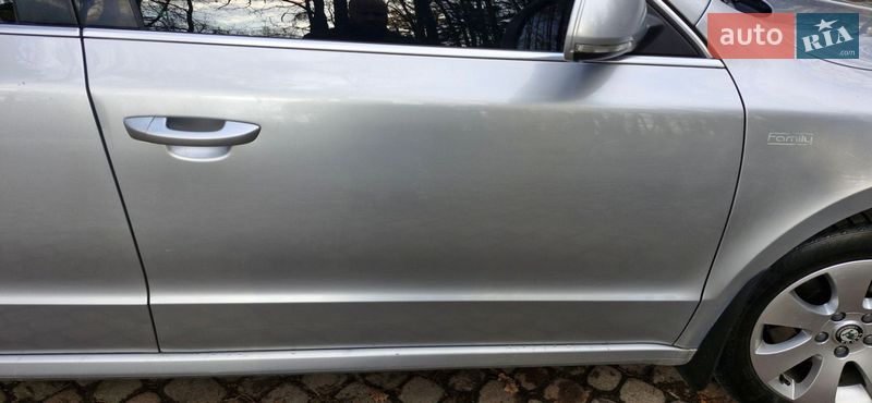 Універсал Skoda Superb 2011 в Дрогобичі