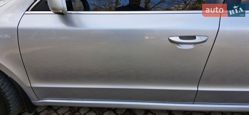 Універсал Skoda Superb 2011 в Дрогобичі