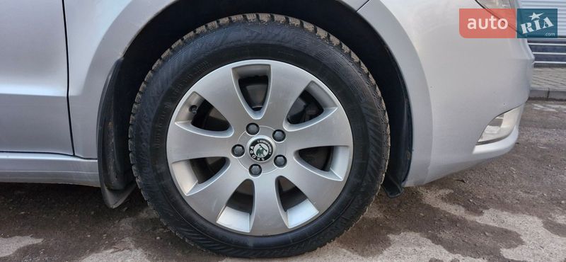 Універсал Skoda Superb 2011 в Дрогобичі