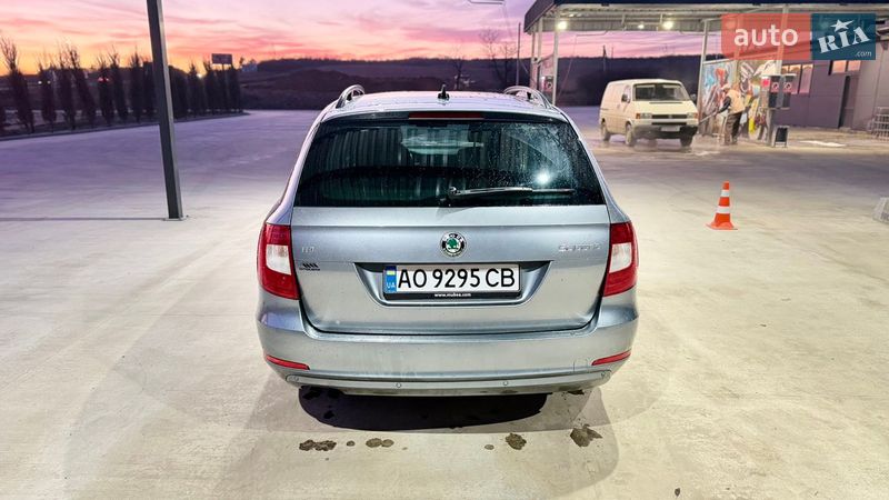 Универсал Skoda Superb 2012 в Ужгороде