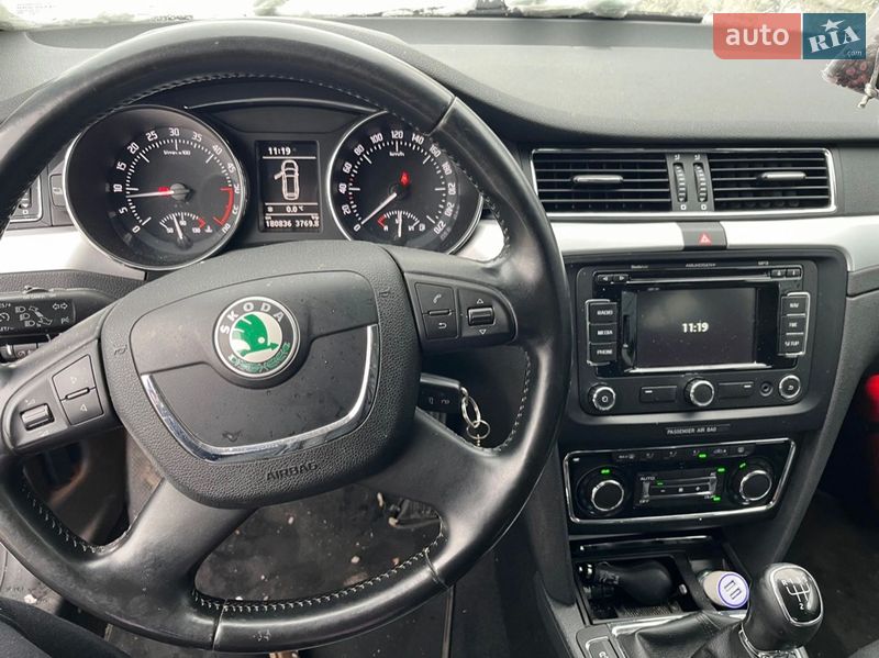 Универсал Skoda Superb 2012 в Рахове