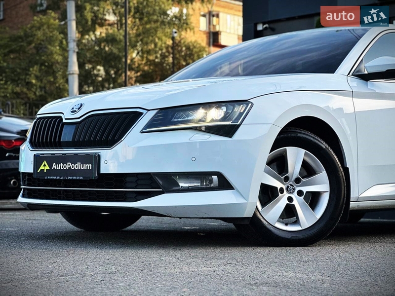 Лифтбек Skoda Superb 2019 в Киеве