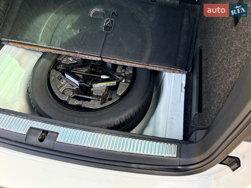 Универсал Skoda Superb 2017 в Нововолынске