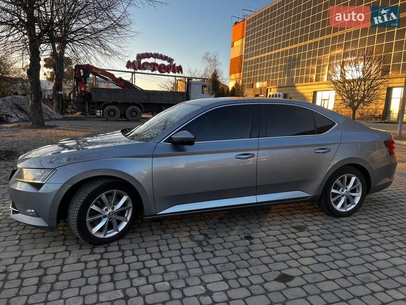 Лифтбек Skoda Superb 2016 в Луцке