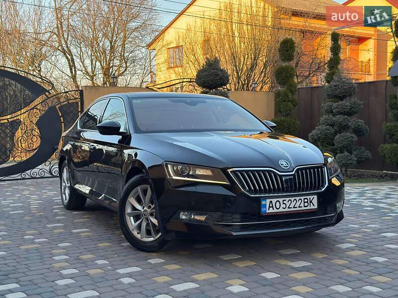 Лифтбек Skoda Superb 2015 в Тячеве