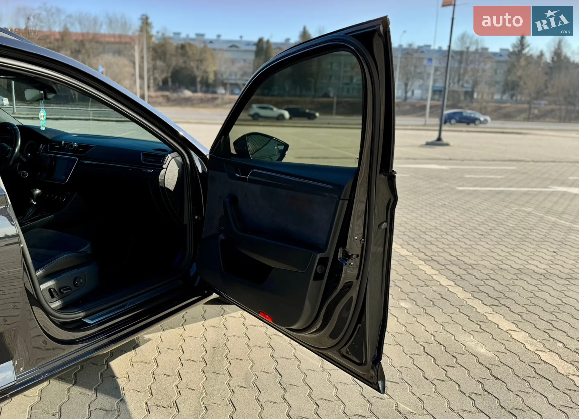 2017 Skoda Superb - мініатюра 12