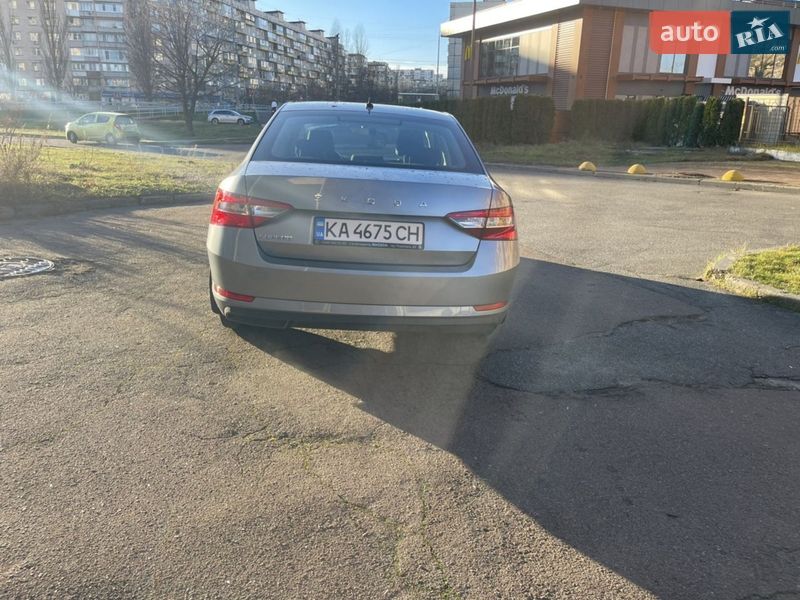 Лифтбек Skoda Superb 2019 в Киеве