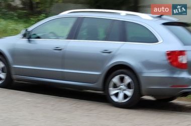 Универсал Skoda Superb 2010 в Новояворовске