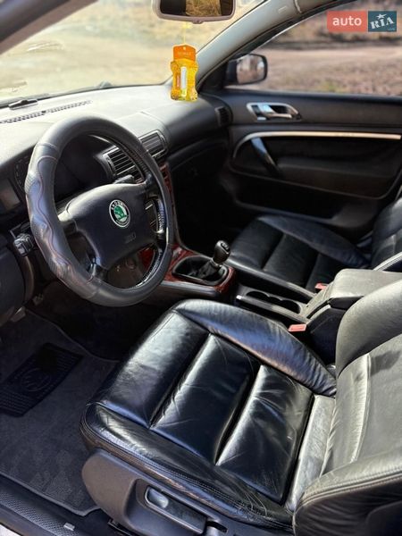 Лифтбек Skoda Superb 2003 в Жовкве