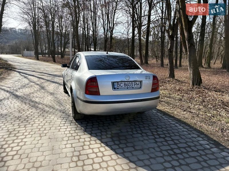 Лифтбек Skoda Superb 2003 в Жовкве