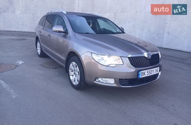 Универсал Skoda Superb 2010 в Киеве