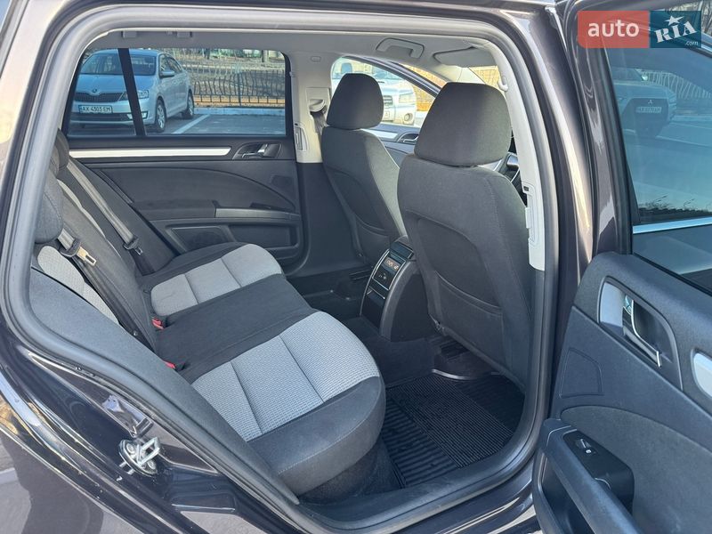 Універсал Skoda Superb 2011 в Харкові