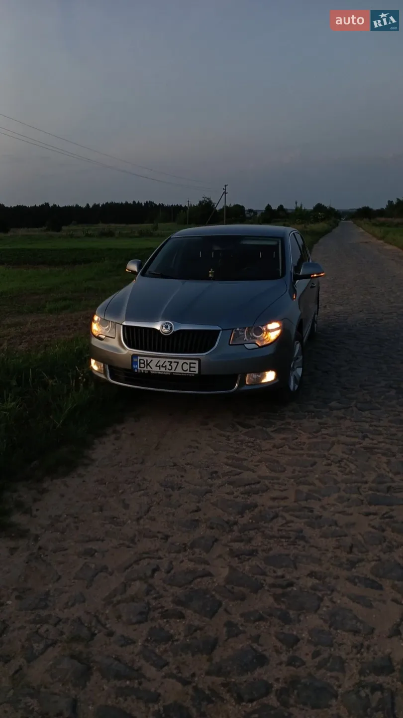 2010 Skoda Superb - мініатюра 3