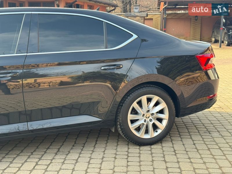 Лифтбек Skoda Superb 2023 в Мукачево