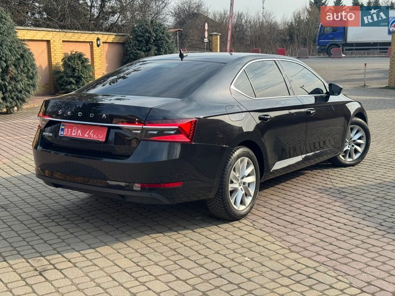 Лифтбек Skoda Superb 2023 в Мукачево