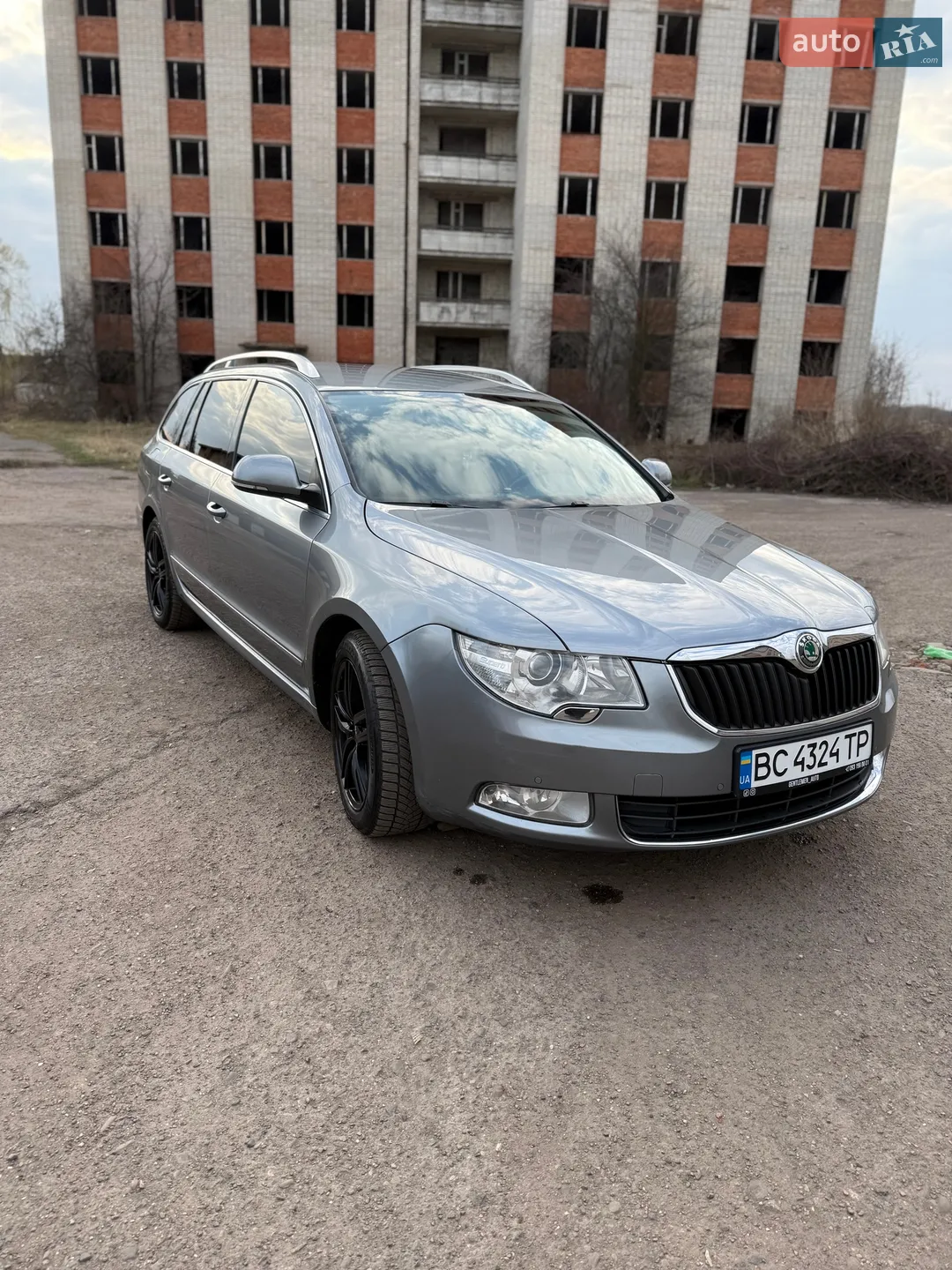 2010 Skoda Superb - мініатюра 2