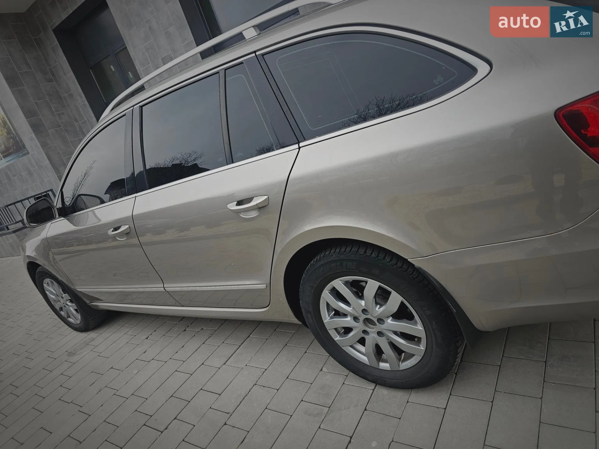 2010 Skoda Superb - мініатюра 12