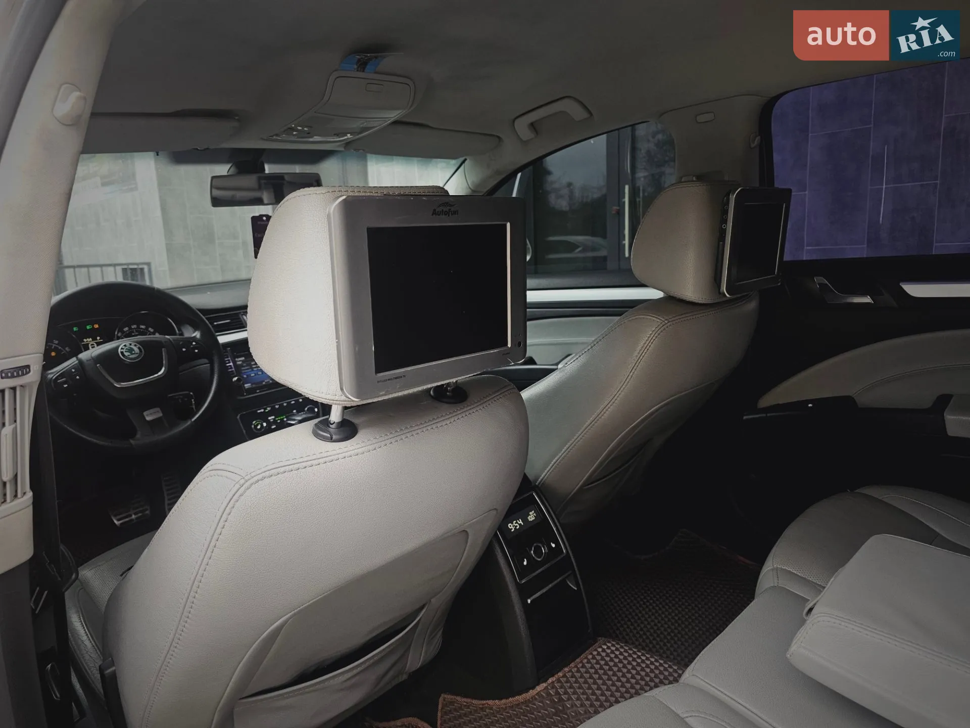 2010 Skoda Superb - мініатюра 27