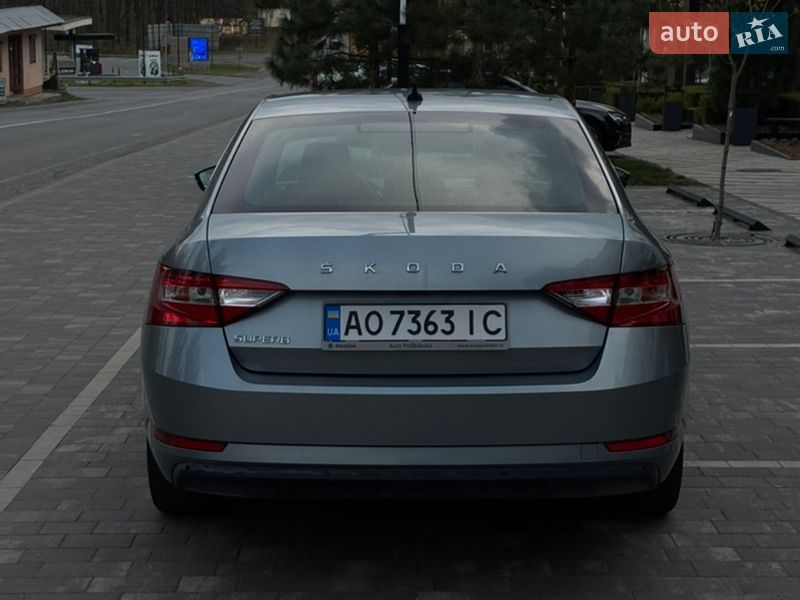 Лифтбек Skoda Superb 2019 в Ужгороде