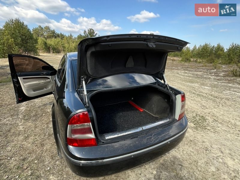 Лифтбек Skoda Superb 2004 в Луцке