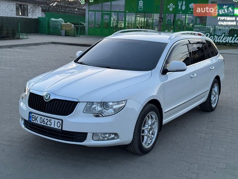 Универсал Skoda Superb 2011 в Вараше