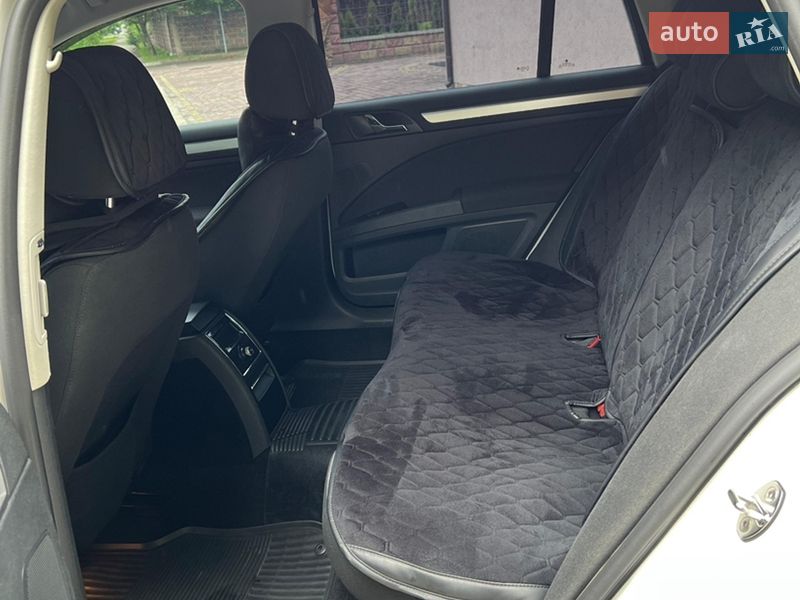 Универсал Skoda Superb 2011 в Вараше