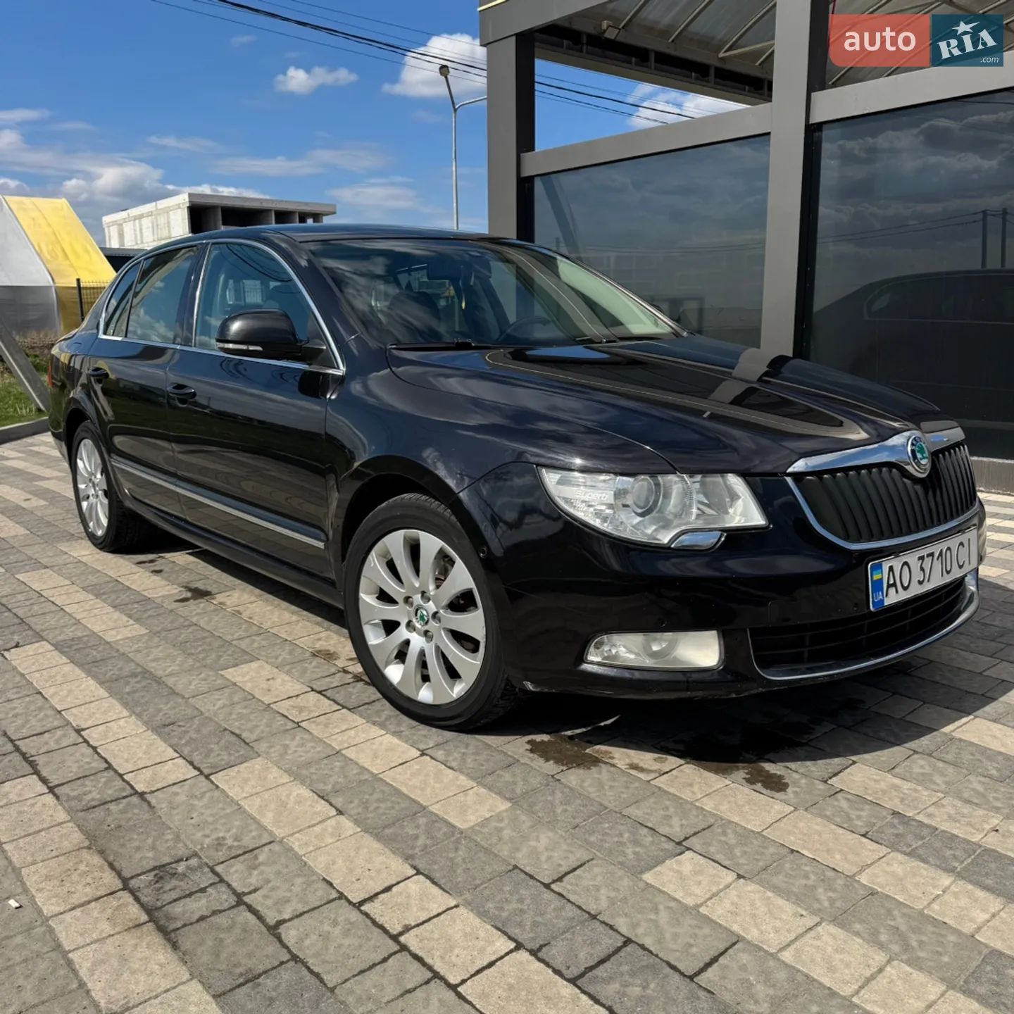 2010 Skoda Superb - мініатюра 2