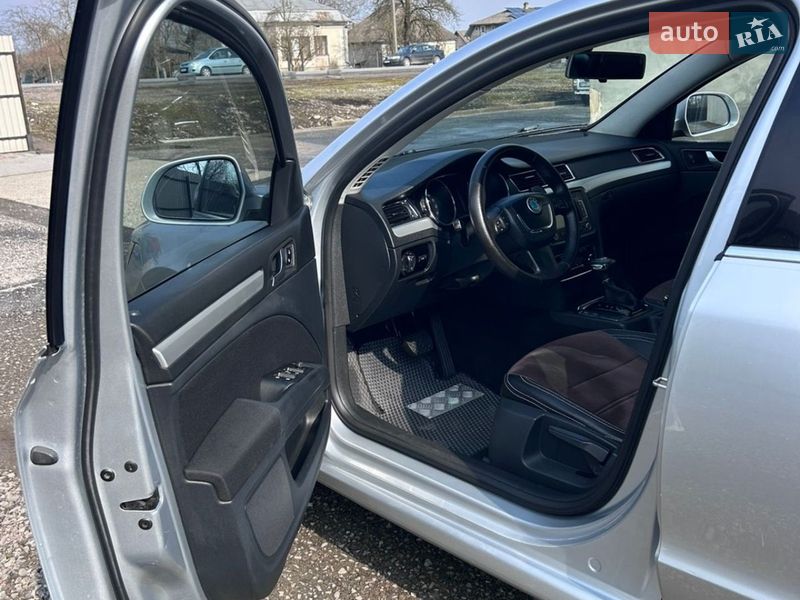 Універсал Skoda Superb 2012 в Бурштині