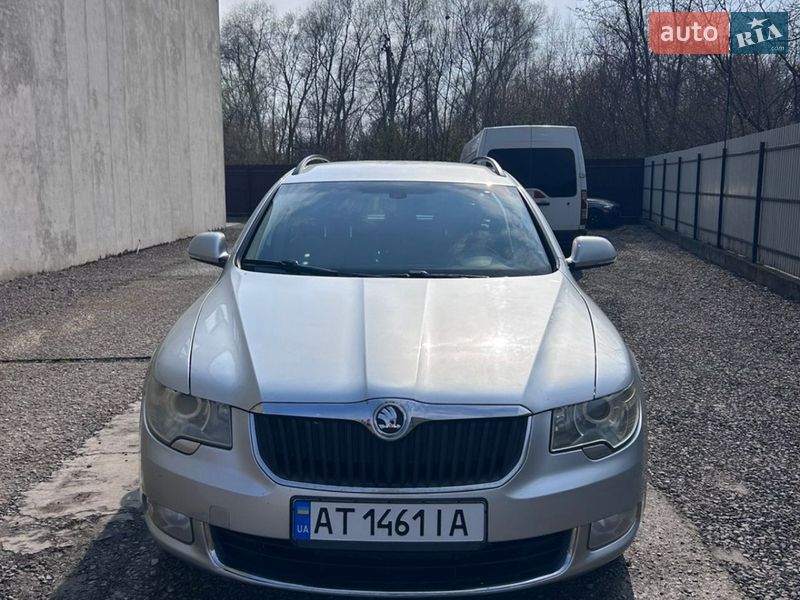 Універсал Skoda Superb 2012 в Бурштині
