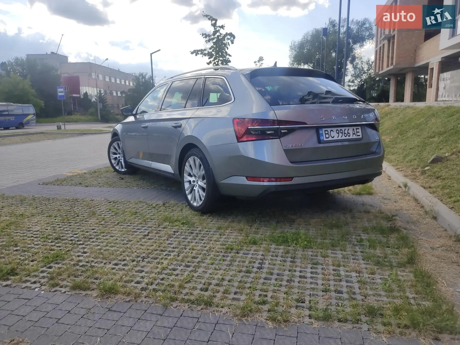 2019 Skoda Superb - мініатюра 2