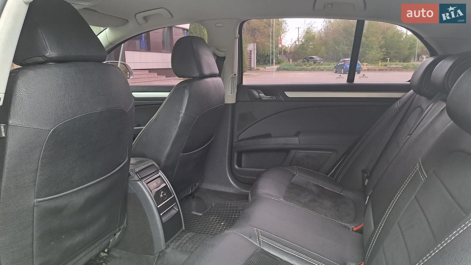 2010 Skoda Superb - мініатюра 21