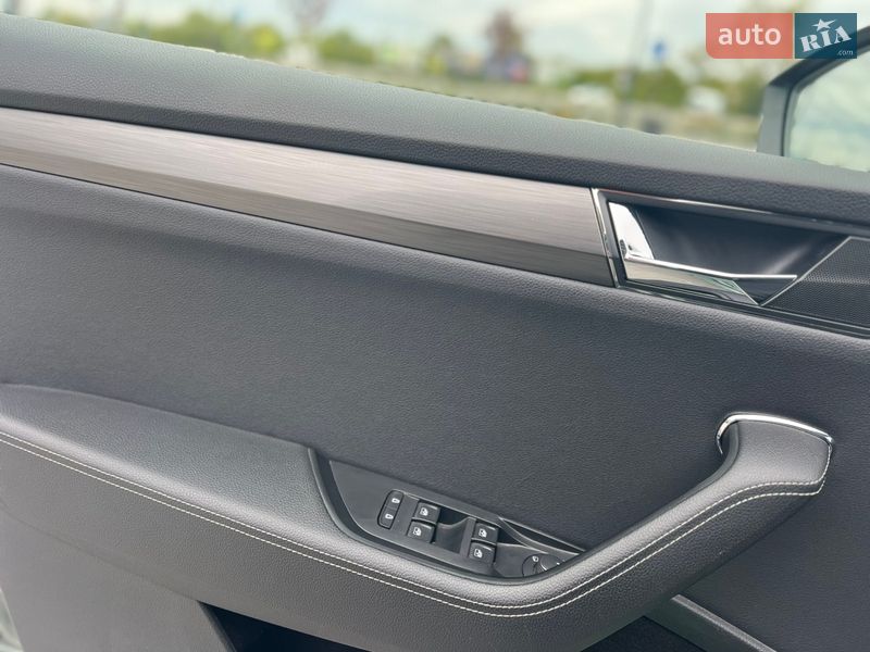 Універсал Skoda Superb 2020 в Ужгороді