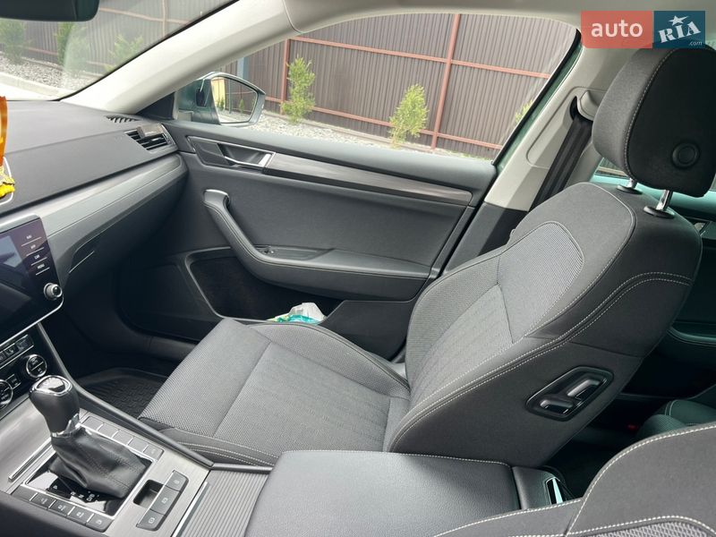 Універсал Skoda Superb 2020 в Ужгороді