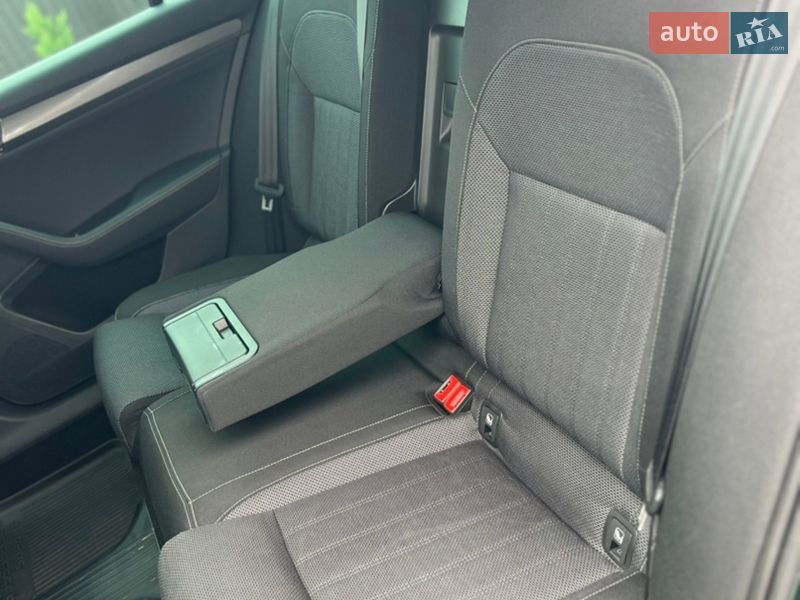 Універсал Skoda Superb 2020 в Ужгороді