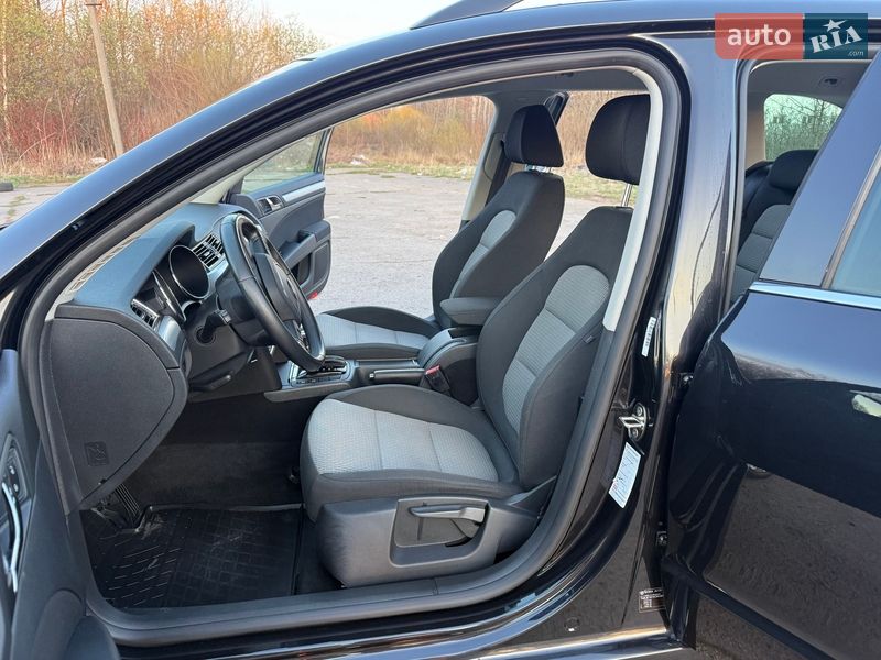 Універсал Skoda Superb 2012 в Львові фото 54 Універсал Skoda Superb 2012 в Львові