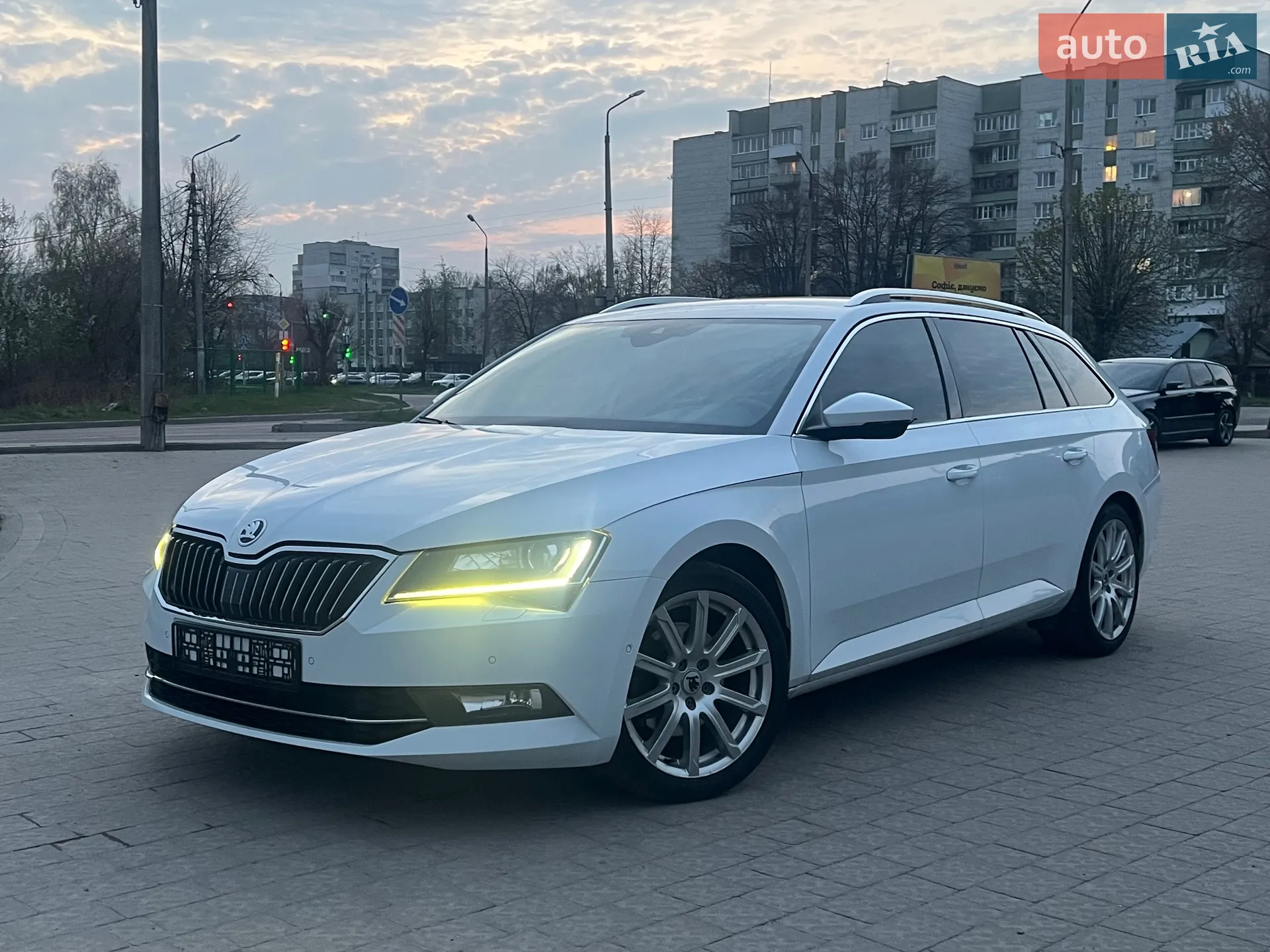 2016 Skoda Superb - мініатюра 2