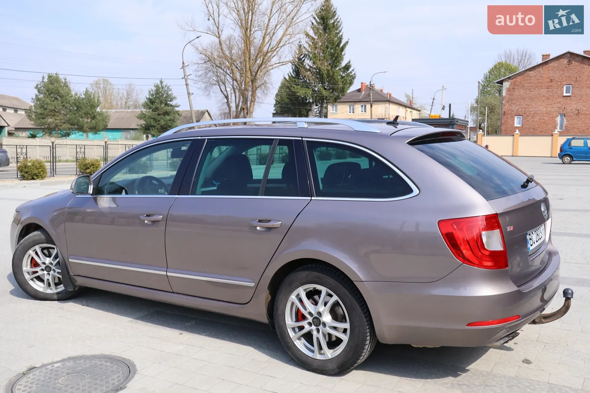 2010 Skoda Superb - мініатюра 2