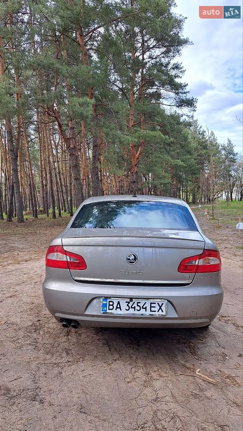 2010 Skoda Superb - мініатюра 2