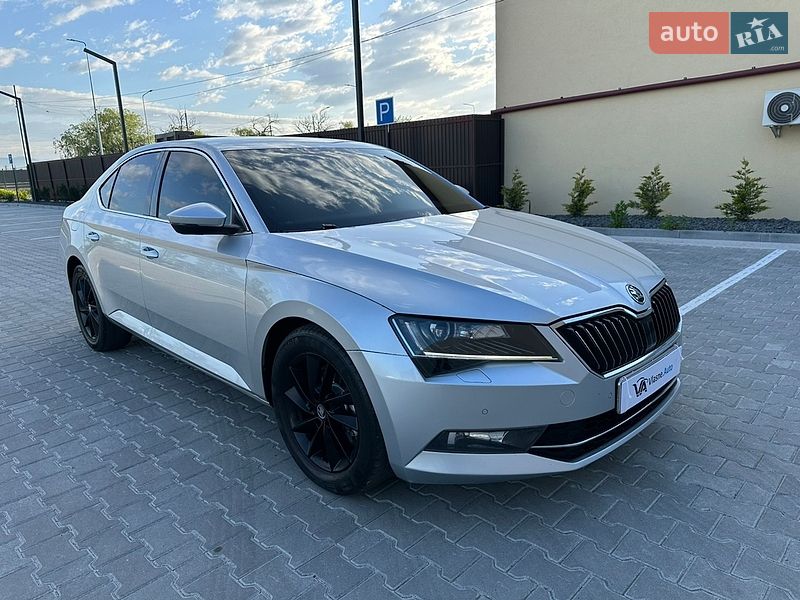 Лифтбек Skoda Superb 2016 в Ужгороде