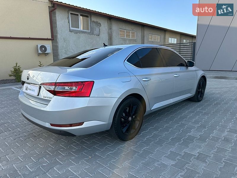 Лифтбек Skoda Superb 2016 в Ужгороде
