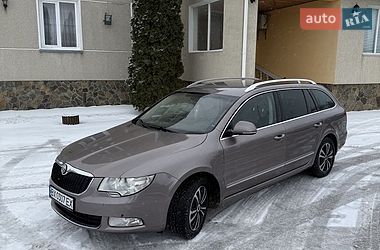 Универсал Skoda Superb 2012 в Дунаевцах