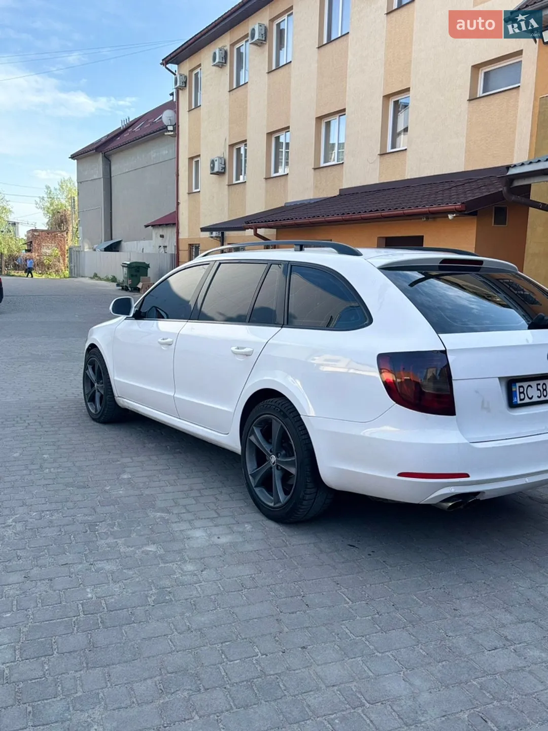 2011 Skoda Superb - мініатюра 5